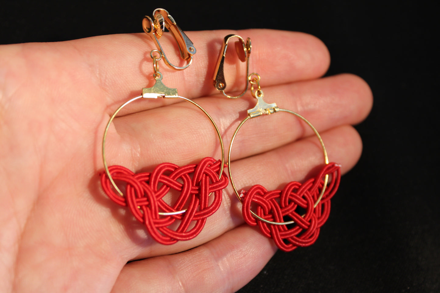 Mizuhiki MATSU Ohrclips mit goldenem Ring