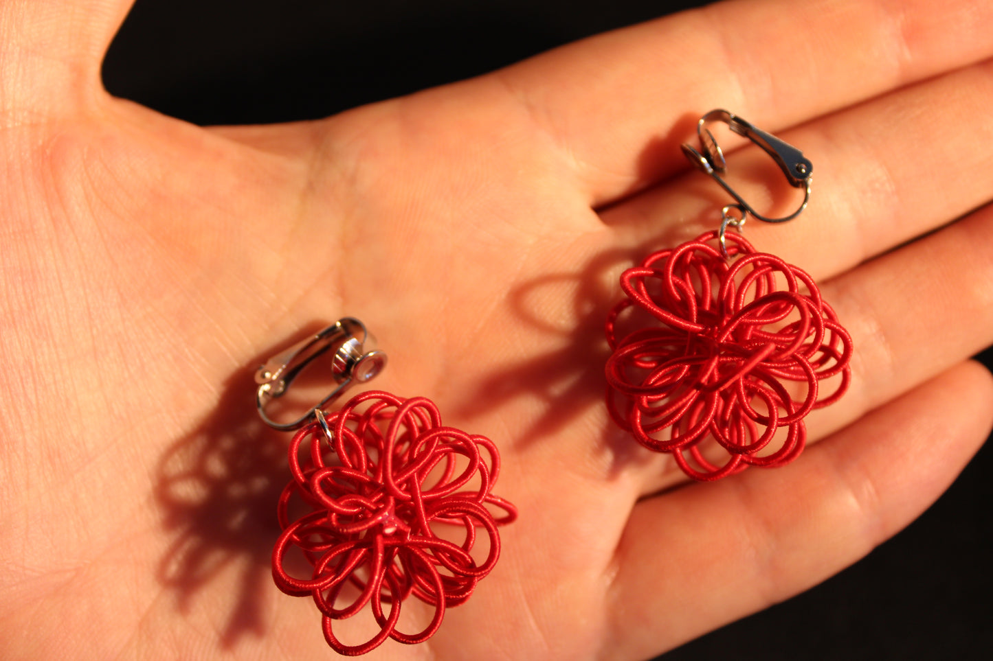 Mizuhiki POMPON Ohrclips mit silbernen Clips
