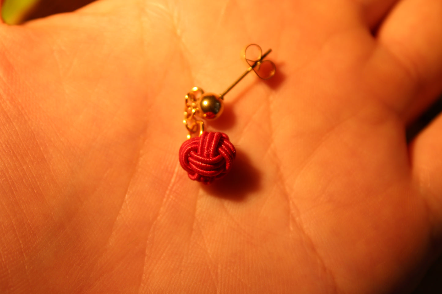 Mizuhiki TAMAMUSHUBI mit goldenen Kugel Ohrstecker