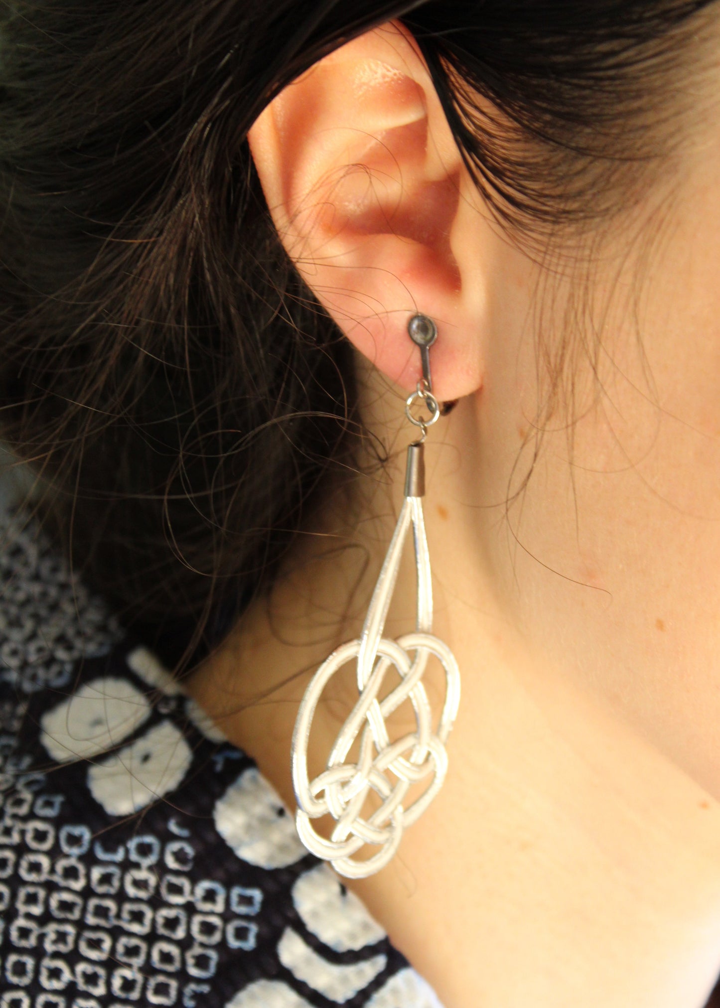Orecchini a clip Mizuhiki KAME con clip in argento