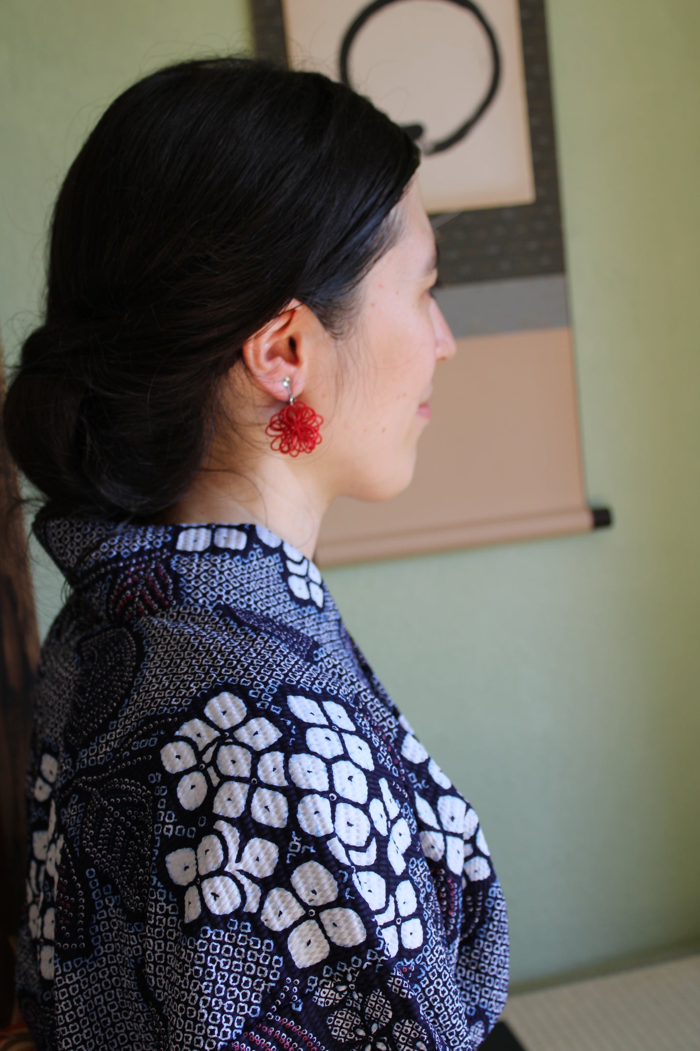 Mizuhiki POMPON Ohrclips mit silbernen Clips