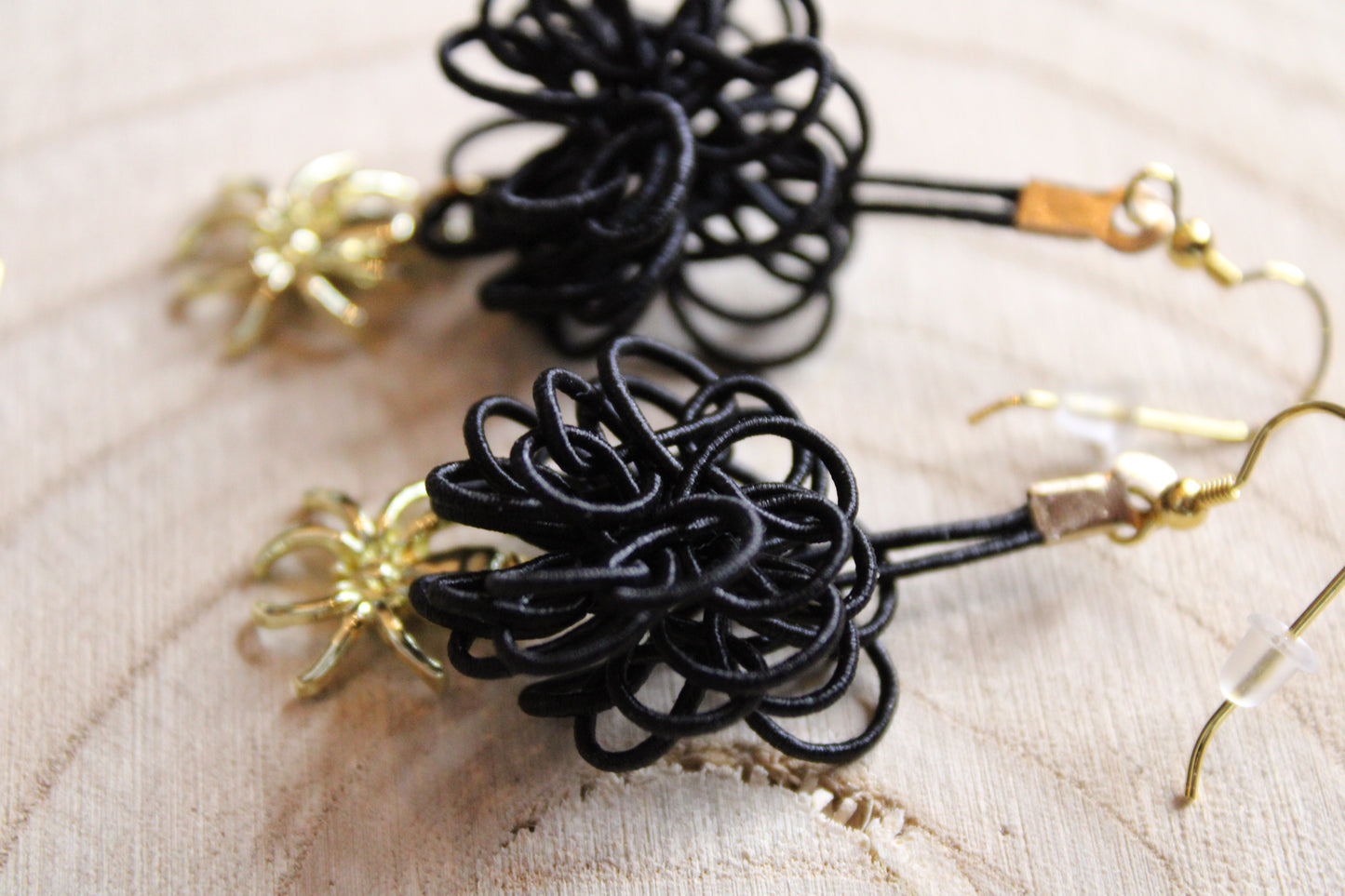 Mizuhiki earrings β Japanese knots with golden spider, Halloween edition