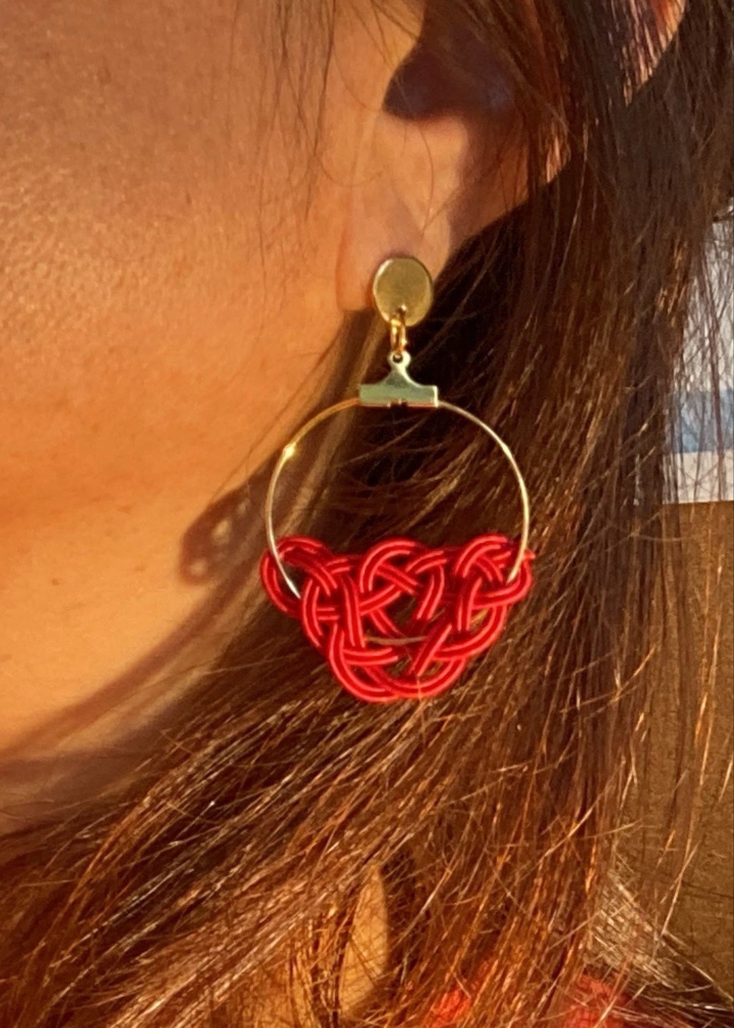 Mizuhiki MATSU Ohrringe mit goldenem Ring