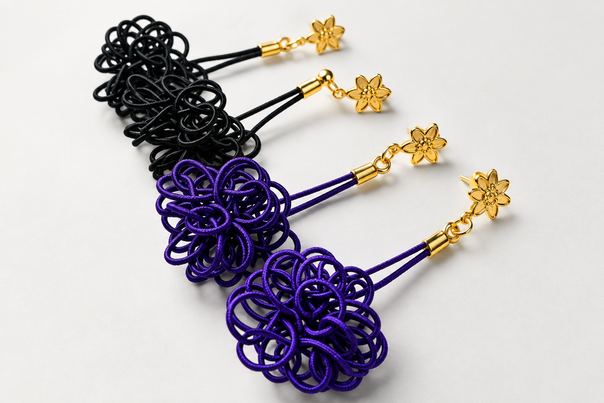Mizuhiki Pom-pom earrings with gold studs