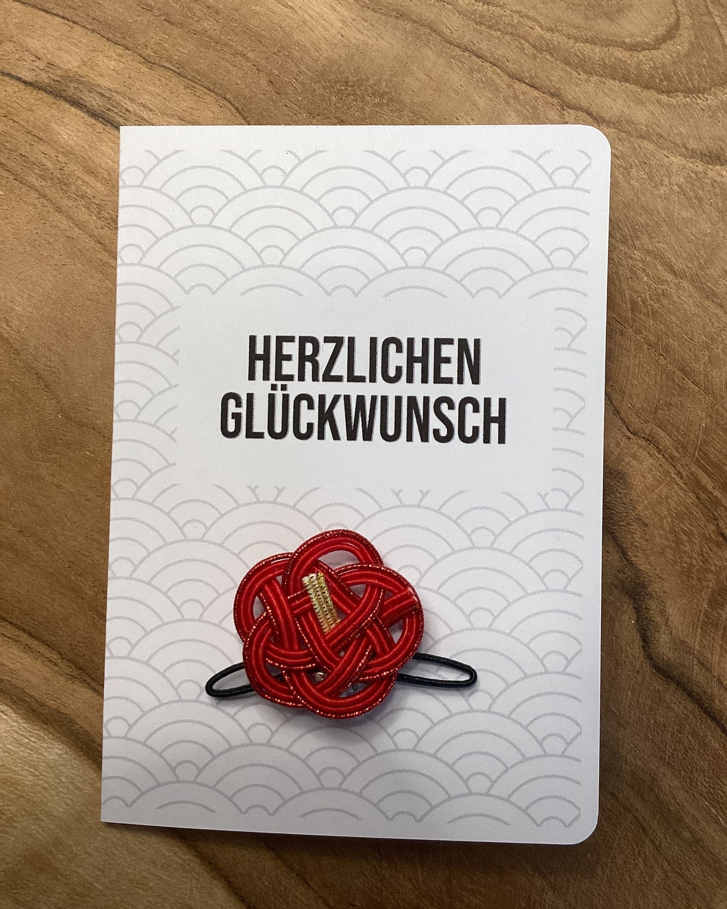 Rote Kamelie aus Mizuhiki – A6 Grußkarte mit Magnet