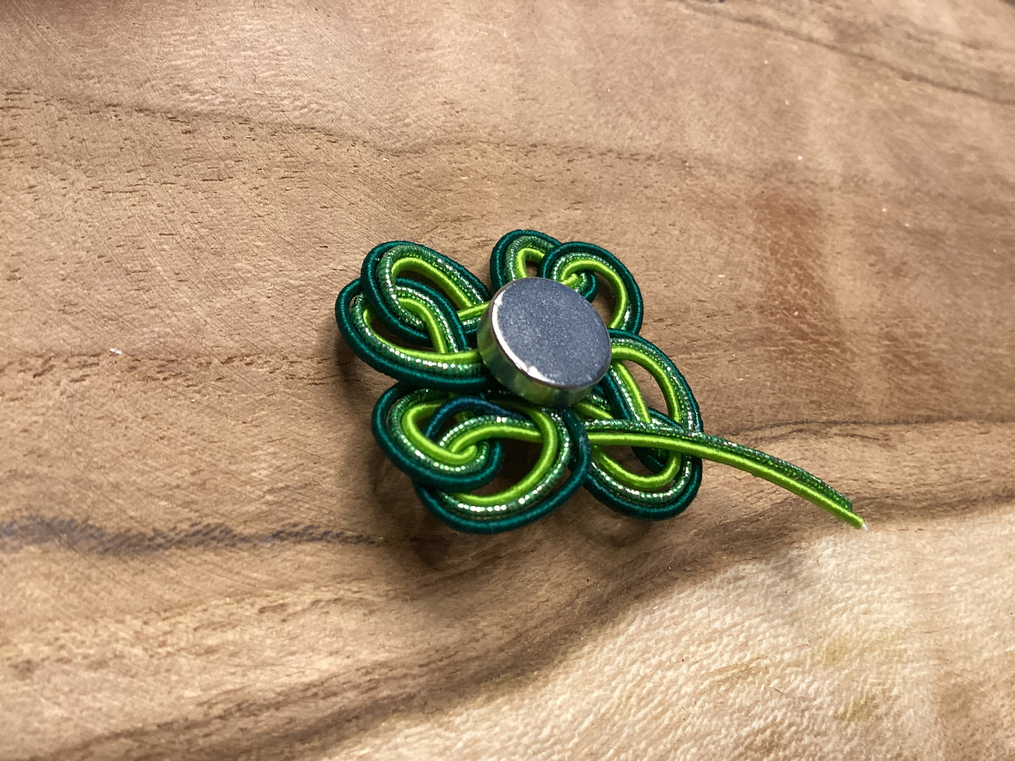 Vier-Kleeblatt Motiv aus Mizuhiki – A6 Grußkarte mit Magnet