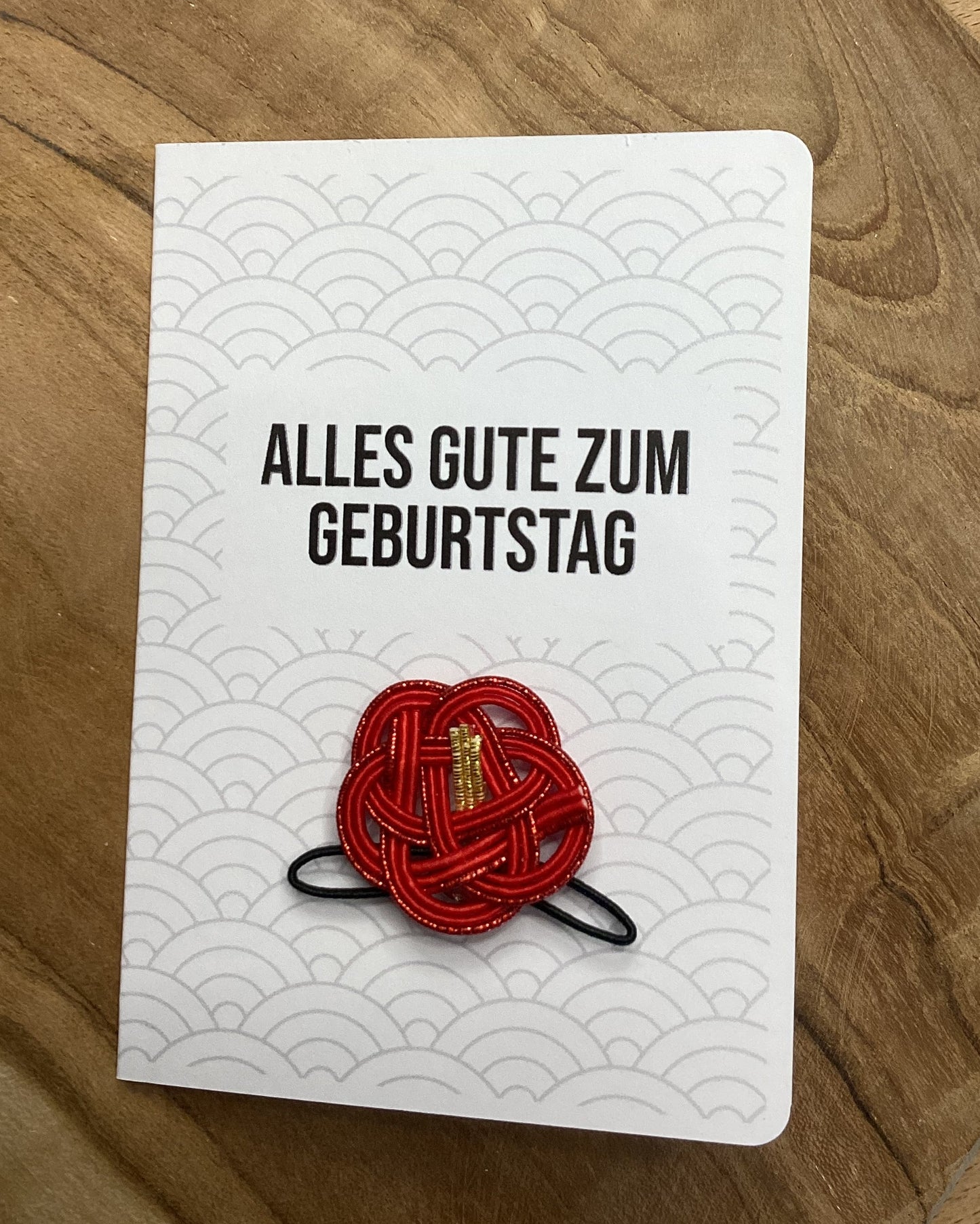 Rote Kamelie aus Mizuhiki – A6 Grußkarte mit Magnet