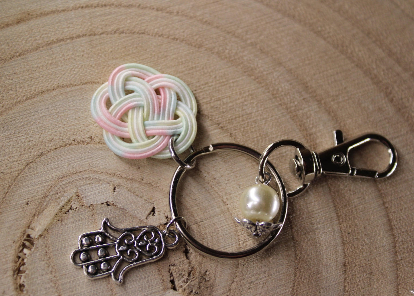 Mizuhiki Ume & Hamsa Schlüsselanhänger – Glücksbringer & Schutzsymbol, verschiedene Farben