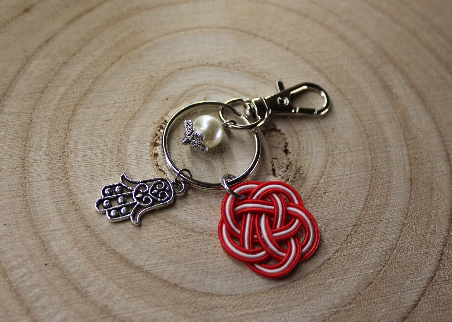 Mizuhiki Ume & Hamsa Schlüsselanhänger – Glücksbringer & Schutzsymbol, verschiedene Farben