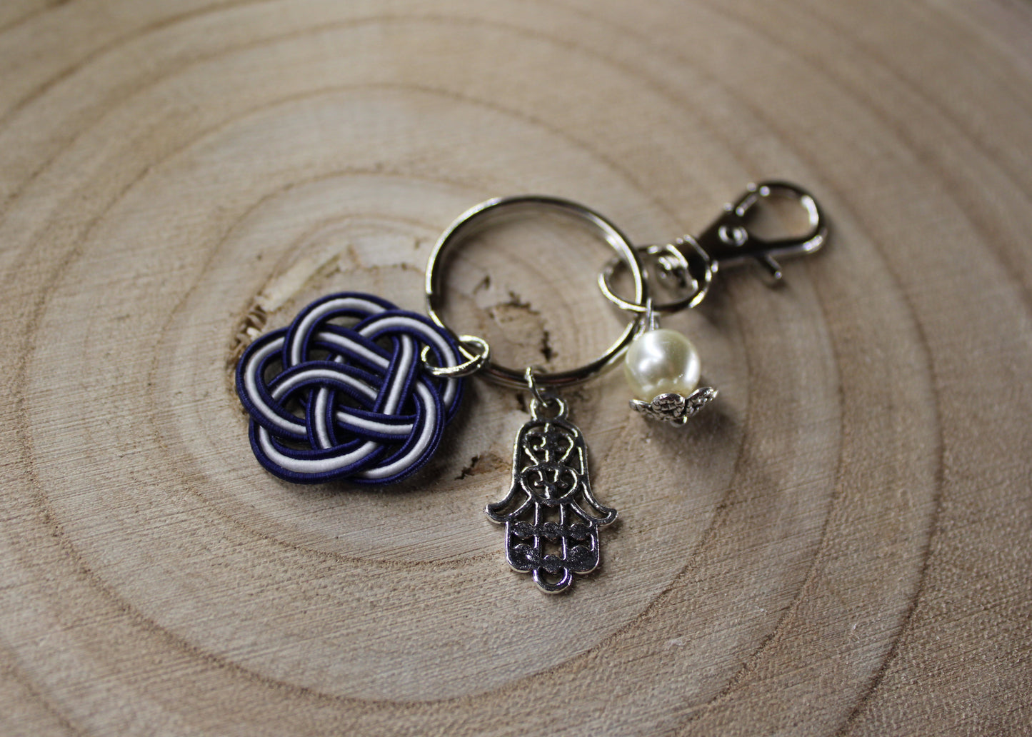 Mizuhiki Ume & Hamsa Schlüsselanhänger – Glücksbringer & Schutzsymbol, verschiedene Farben