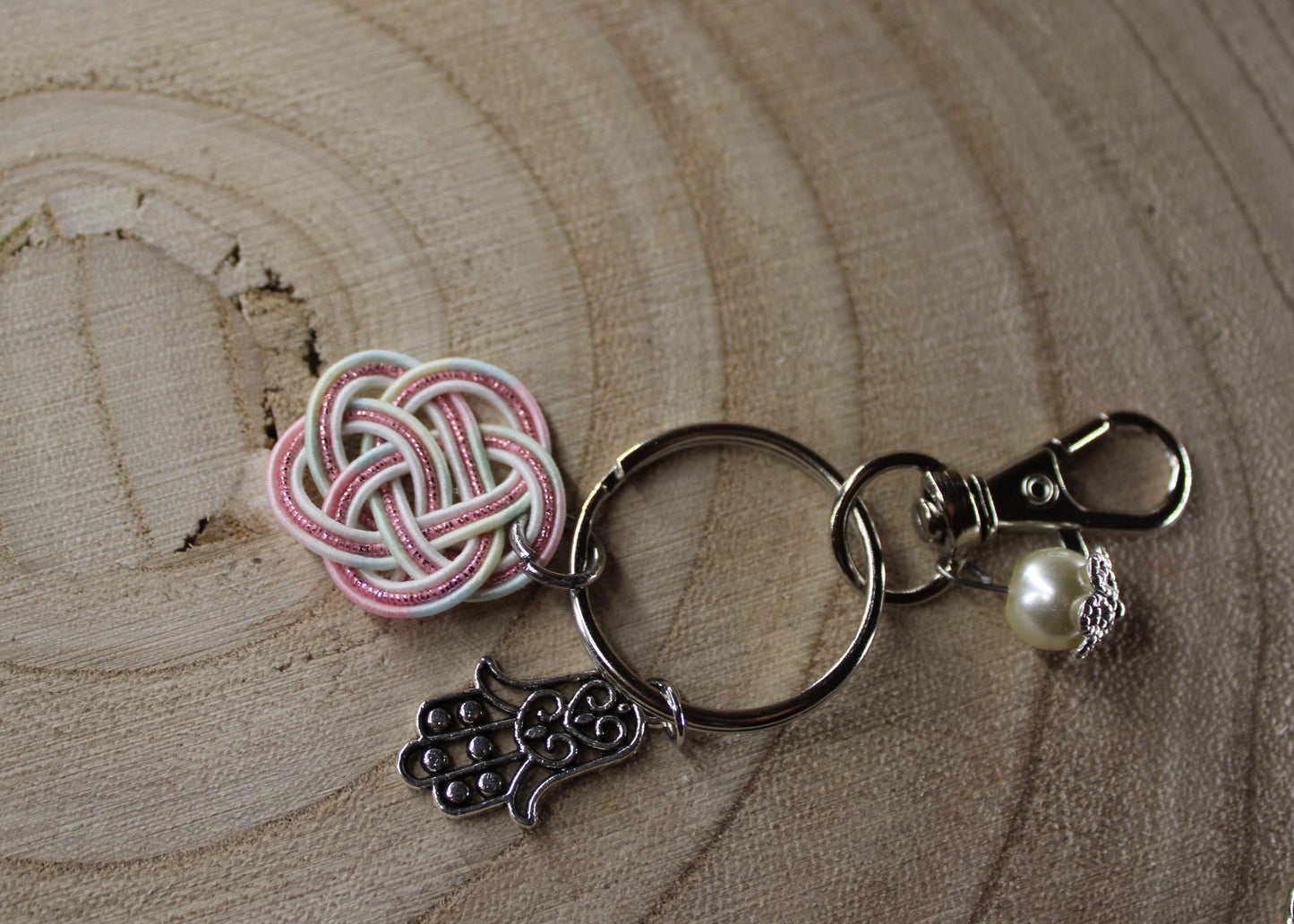 Mizuhiki Ume & Hamsa Schlüsselanhänger – Glücksbringer & Schutzsymbol, verschiedene Farben