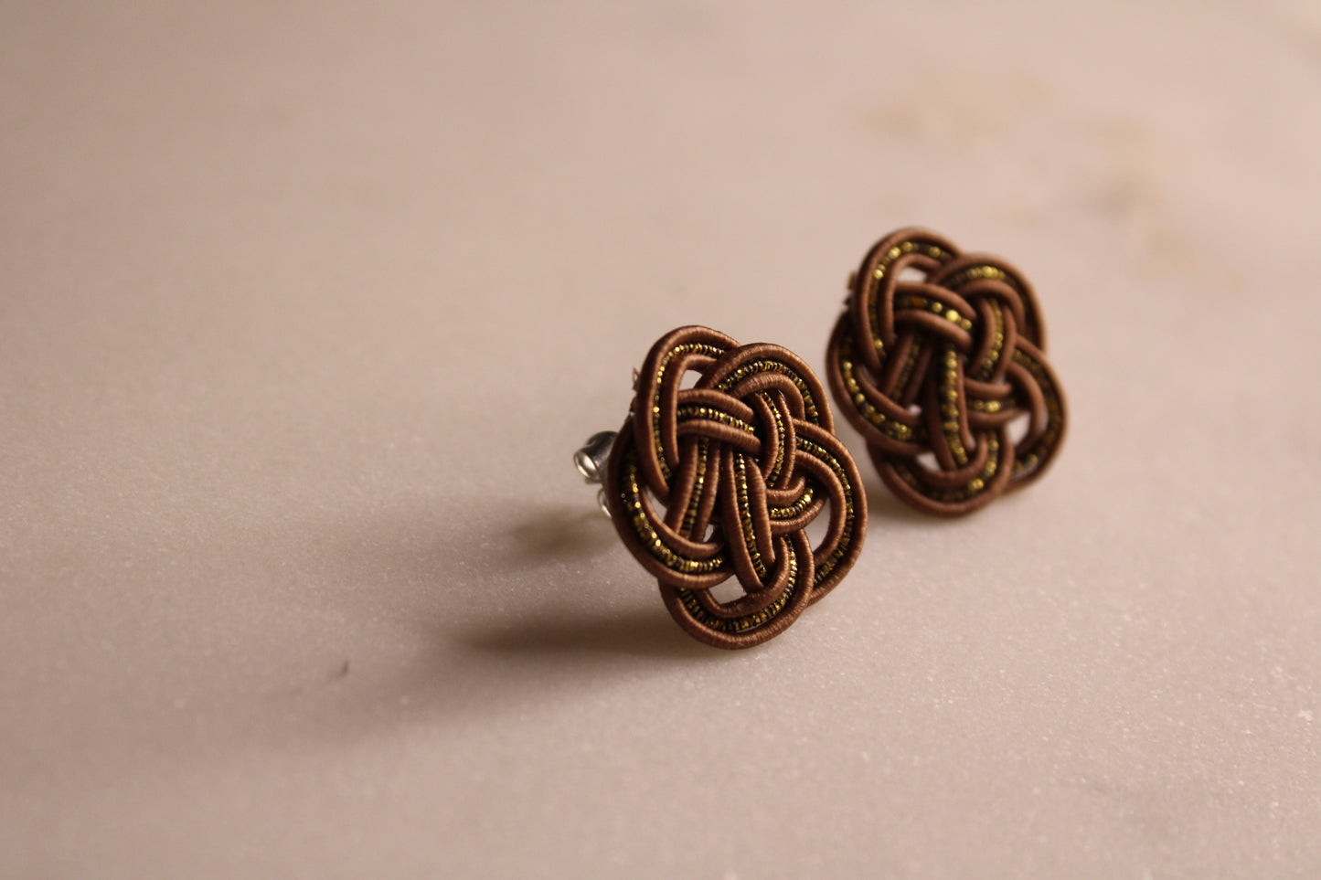 Mizuhiki UME-Motiv Ohrstecker