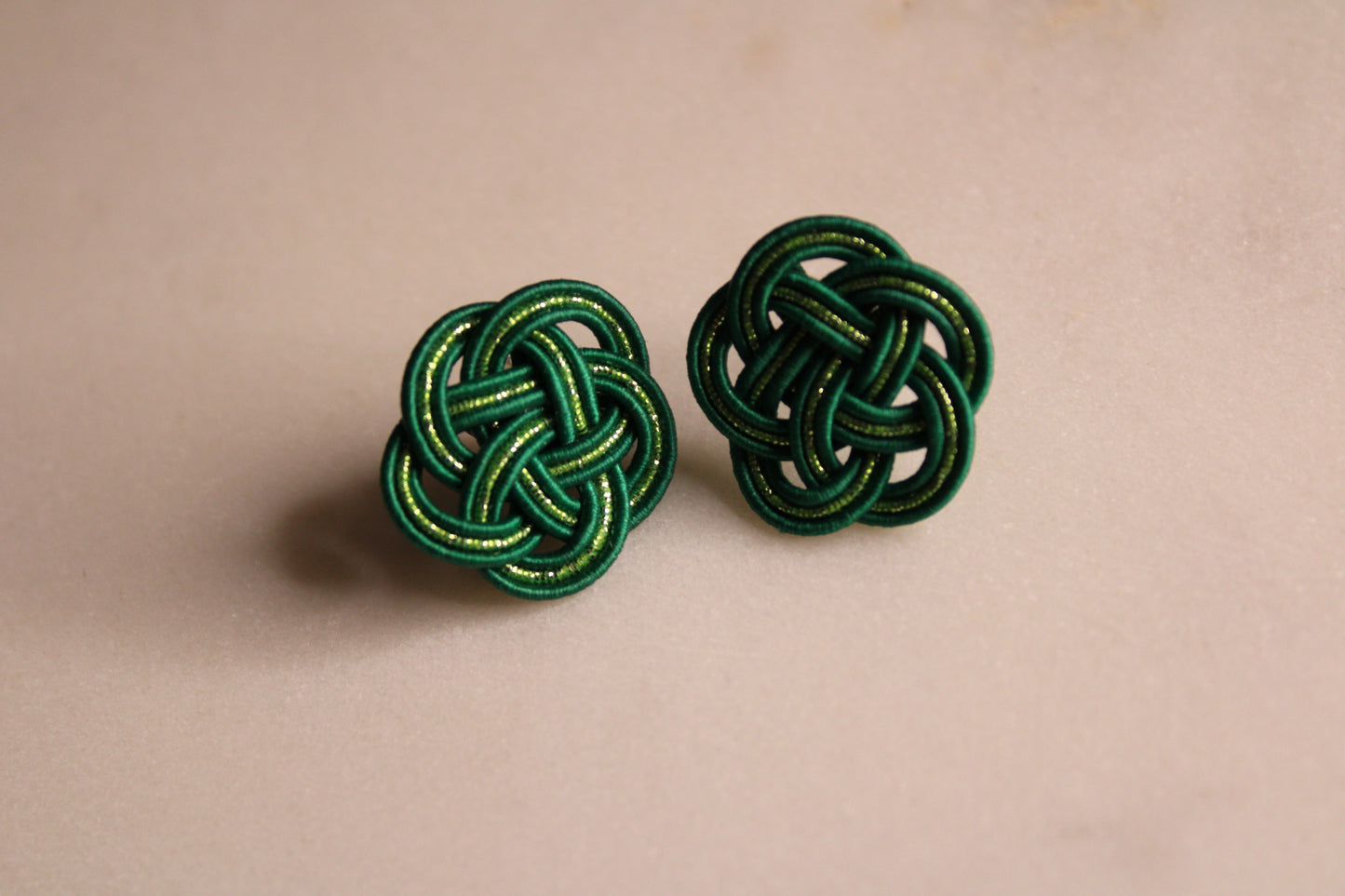 Mizuhiki UME-Motiv Ohrstecker