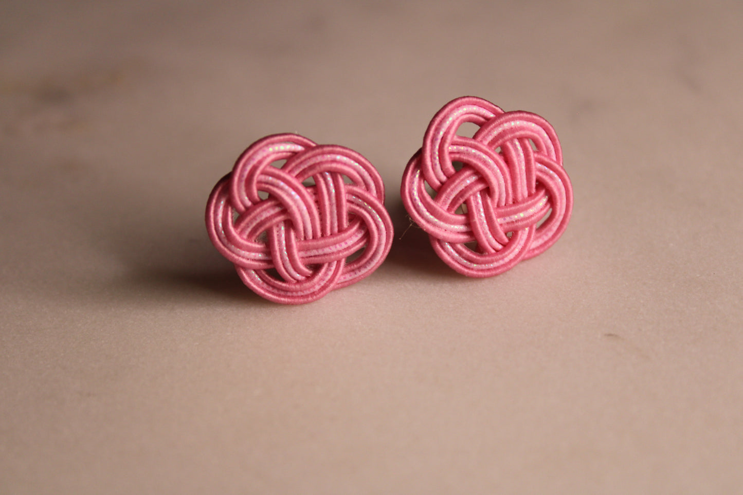 Mizuhiki UME-Motiv Ohrstecker