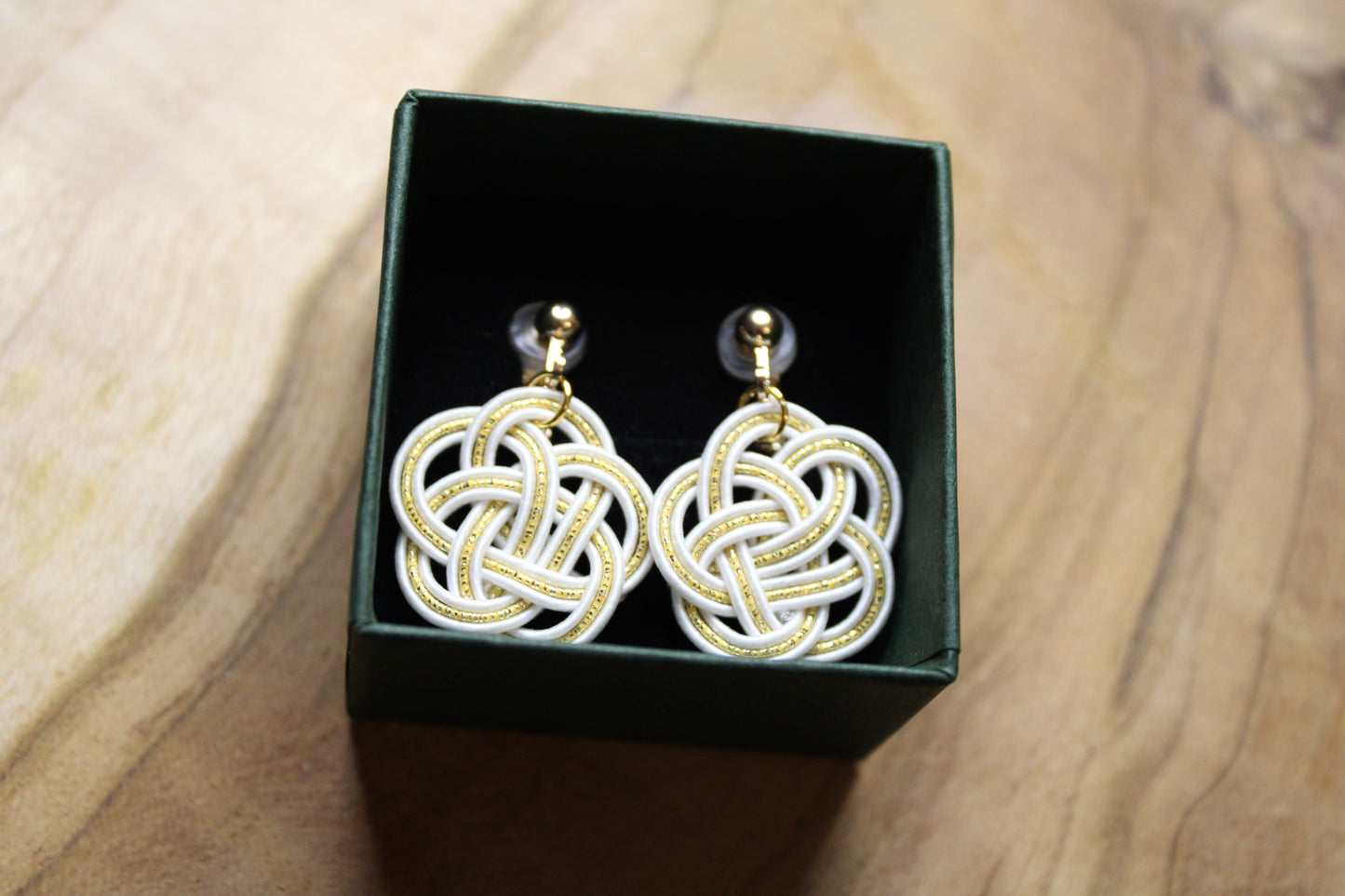 Orecchini a clip Mizuhiki Ume