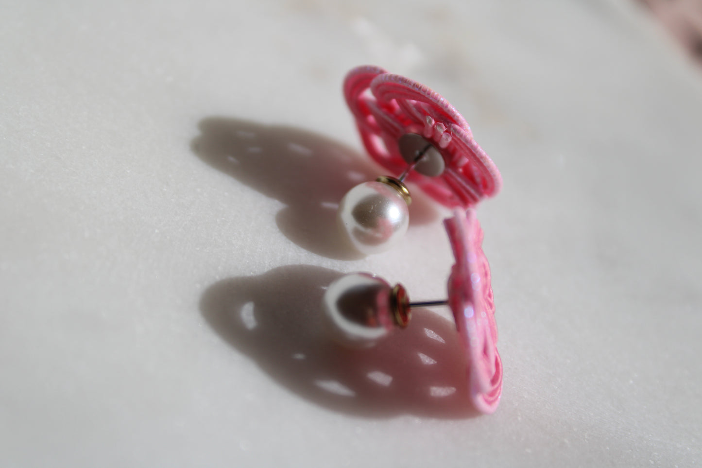Mizuhiki Ume Ohrstecker mit Perlen | Frühlingskollektion