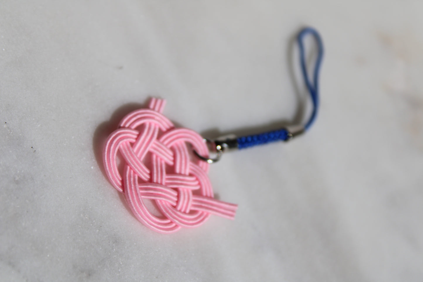 Camelia giapponese Mizuhiki – Portachiavi, ciondoli per borse e ciondoli per cellulari | Collezione primavera