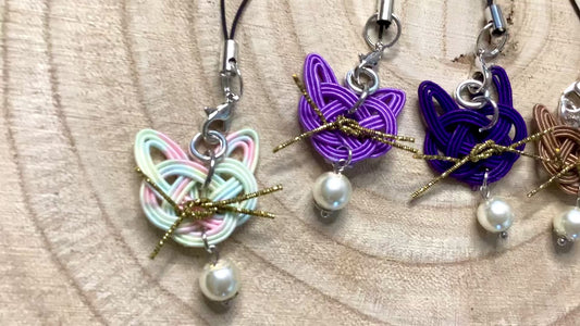 Mizuhiki cat pendant – Japanese lucky art for on the go