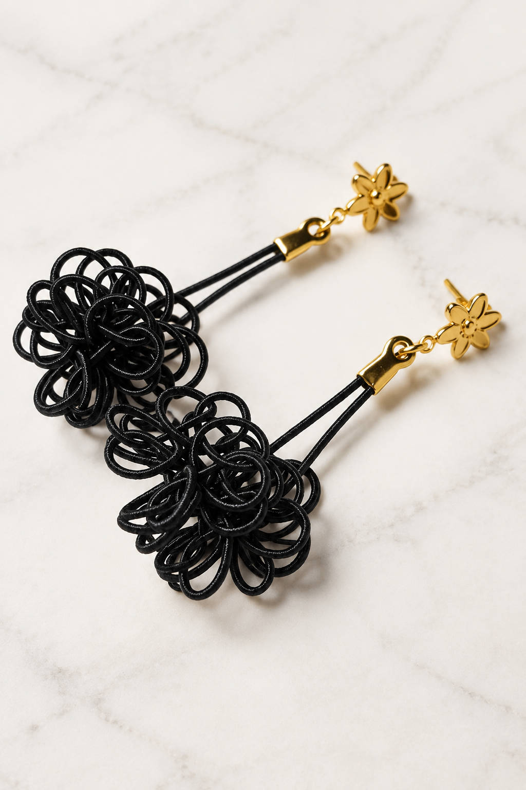 Mizuhiki Pom-pom earrings with gold studs